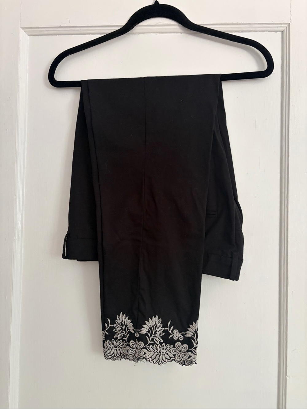 Ann Taylor Cropped Ankle Black Pants with White Floral Embroidered Hem 8